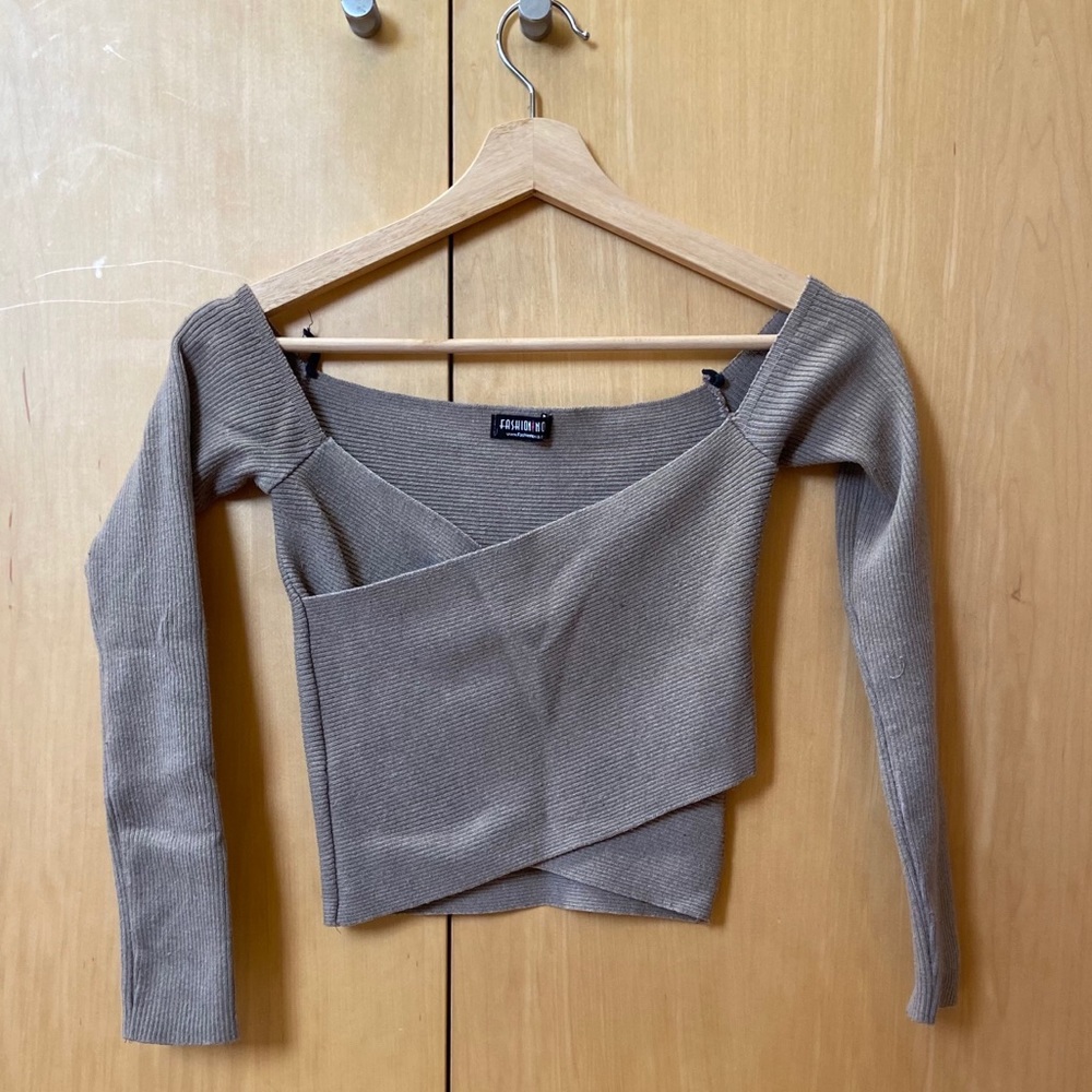 Fashion Nova tan / cream crop long sleeve